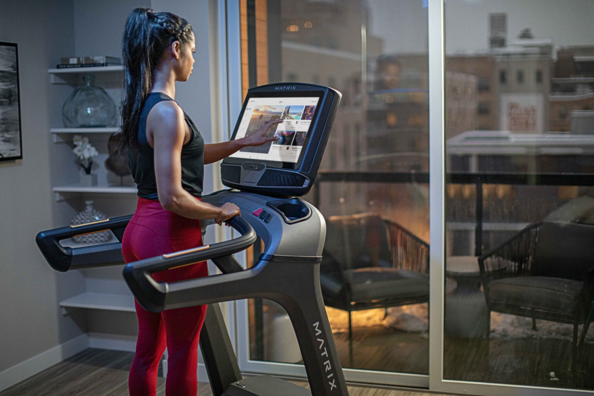 Khác Biệt Giữa Máy Chạy Bộ Gym Và Máy Chạy Bộ Tại Nhà - Johnson Fitness ...